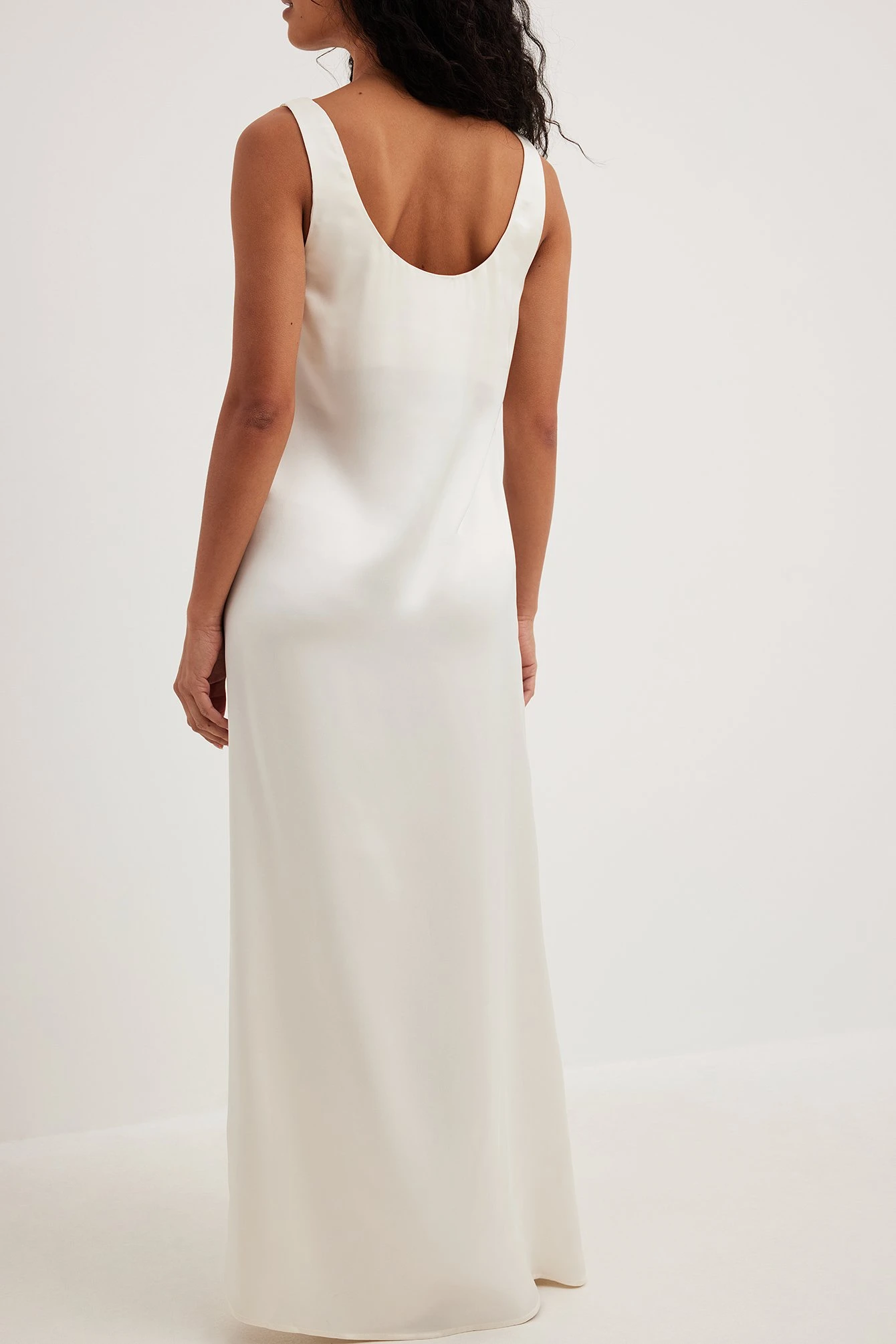 Maxi Robe Satin Droite – Image 9