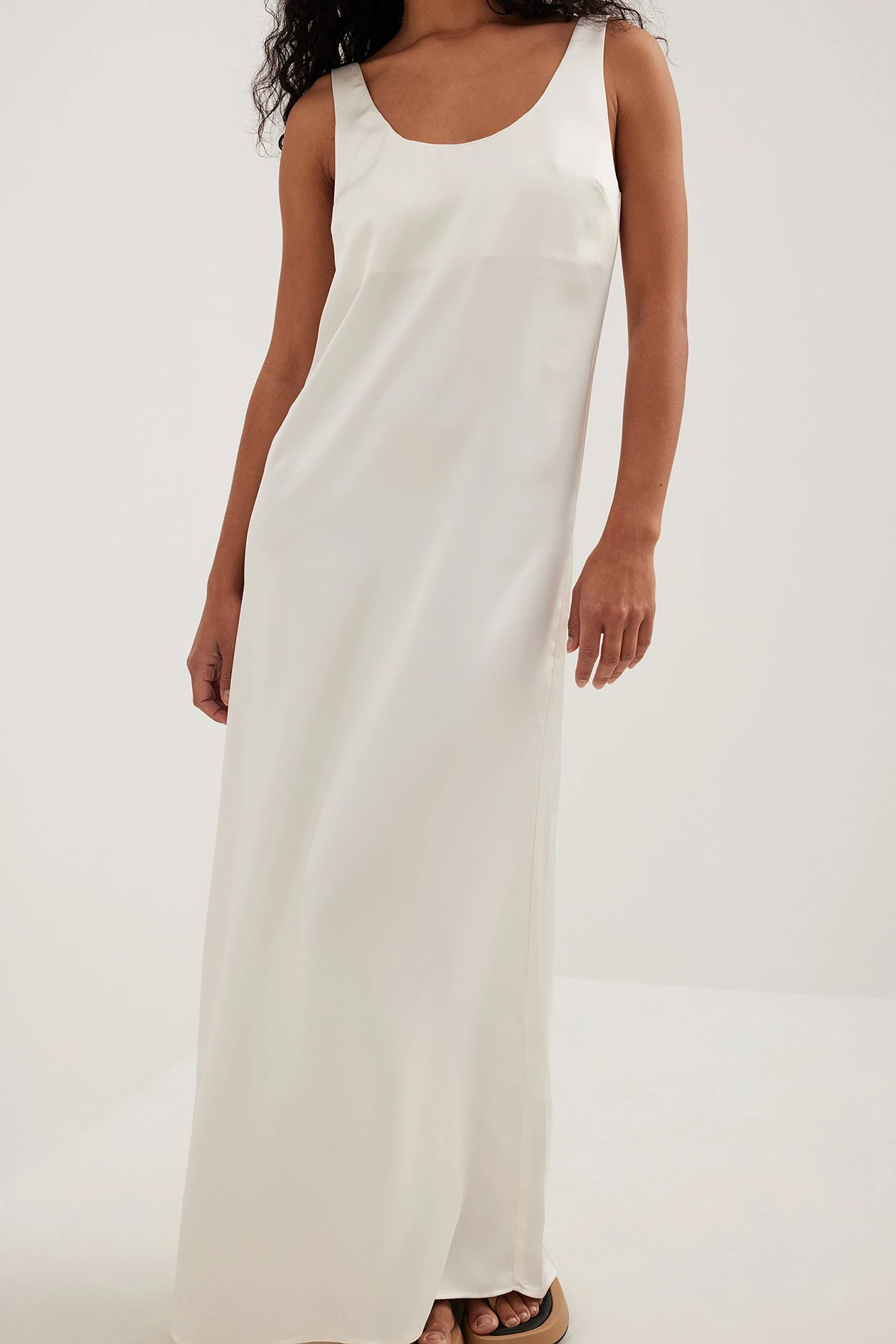 Maxi Robe Satin Droite – Image 10