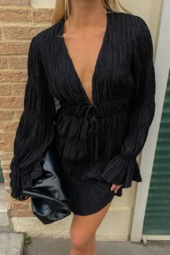 Robe Courte Structurée à Détail Noué