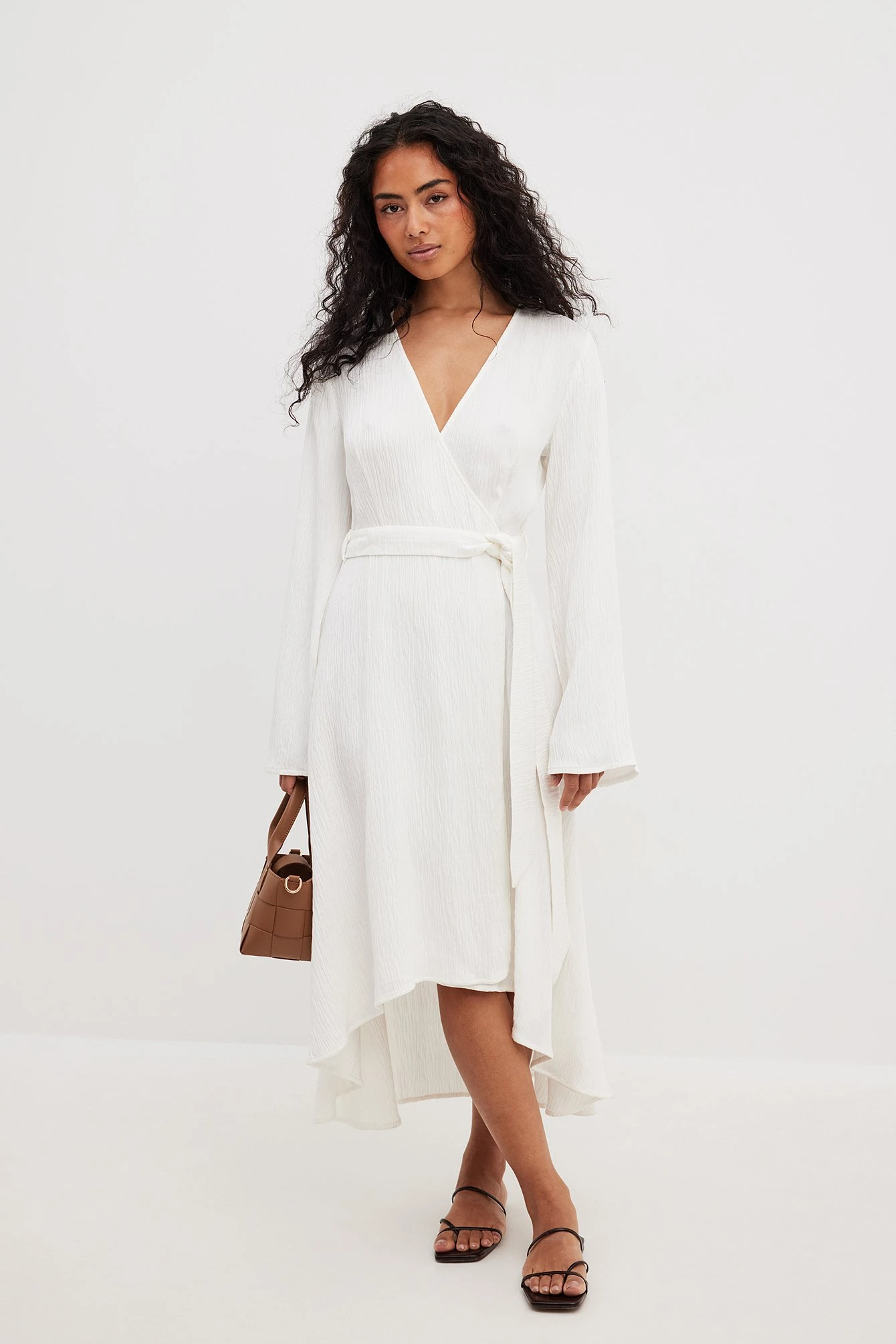 Robe Structurée à Dos Long Et Taille Nouée – Image 4