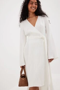 Robe Structurée à Dos Long Et Taille Nouée