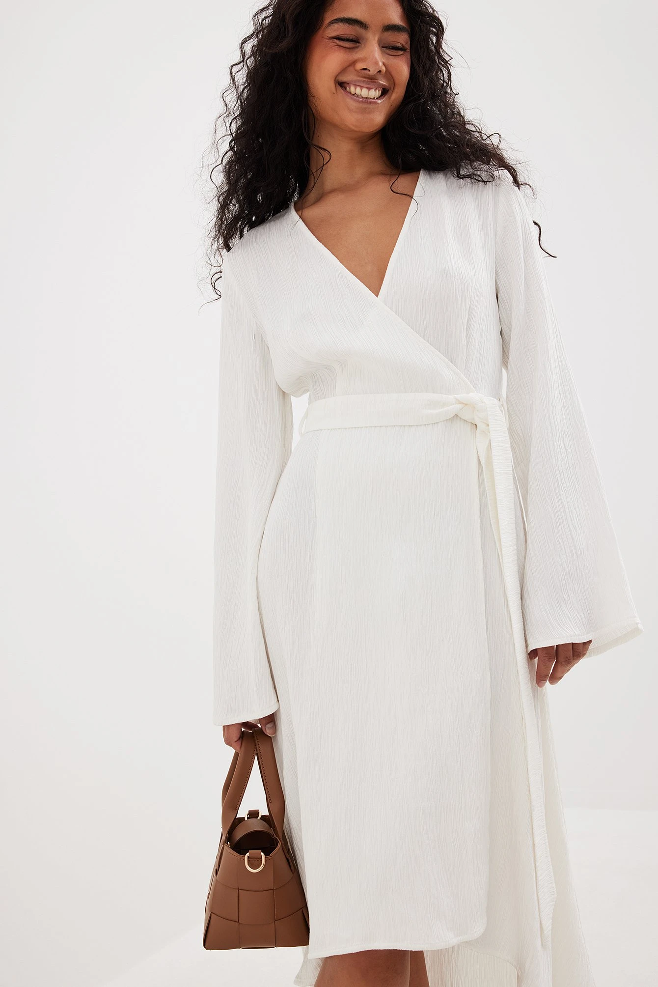 Robe Structurée à Dos Long Et Taille Nouée