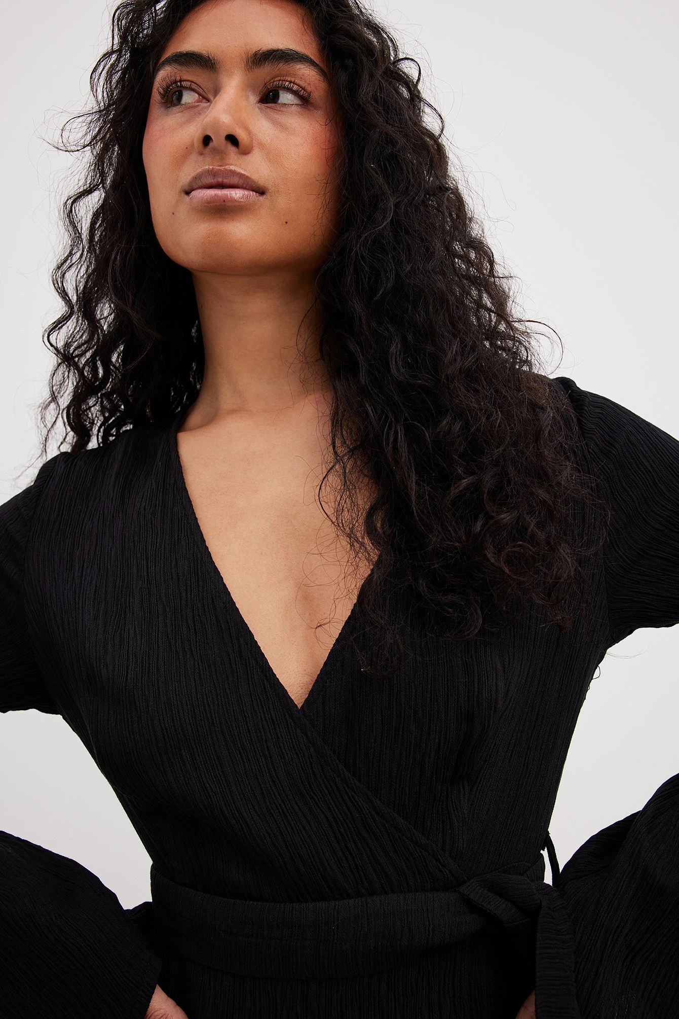 Robe Structurée à Dos Long Et Taille Nouée – Image 8