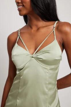 Robe Courte à Détail Torsadé