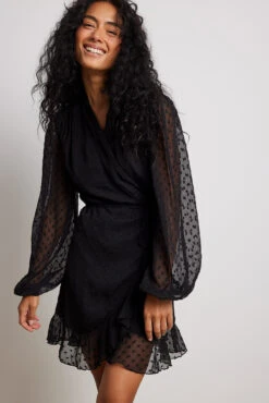 Robe Portefeuille Courte En Plumetis