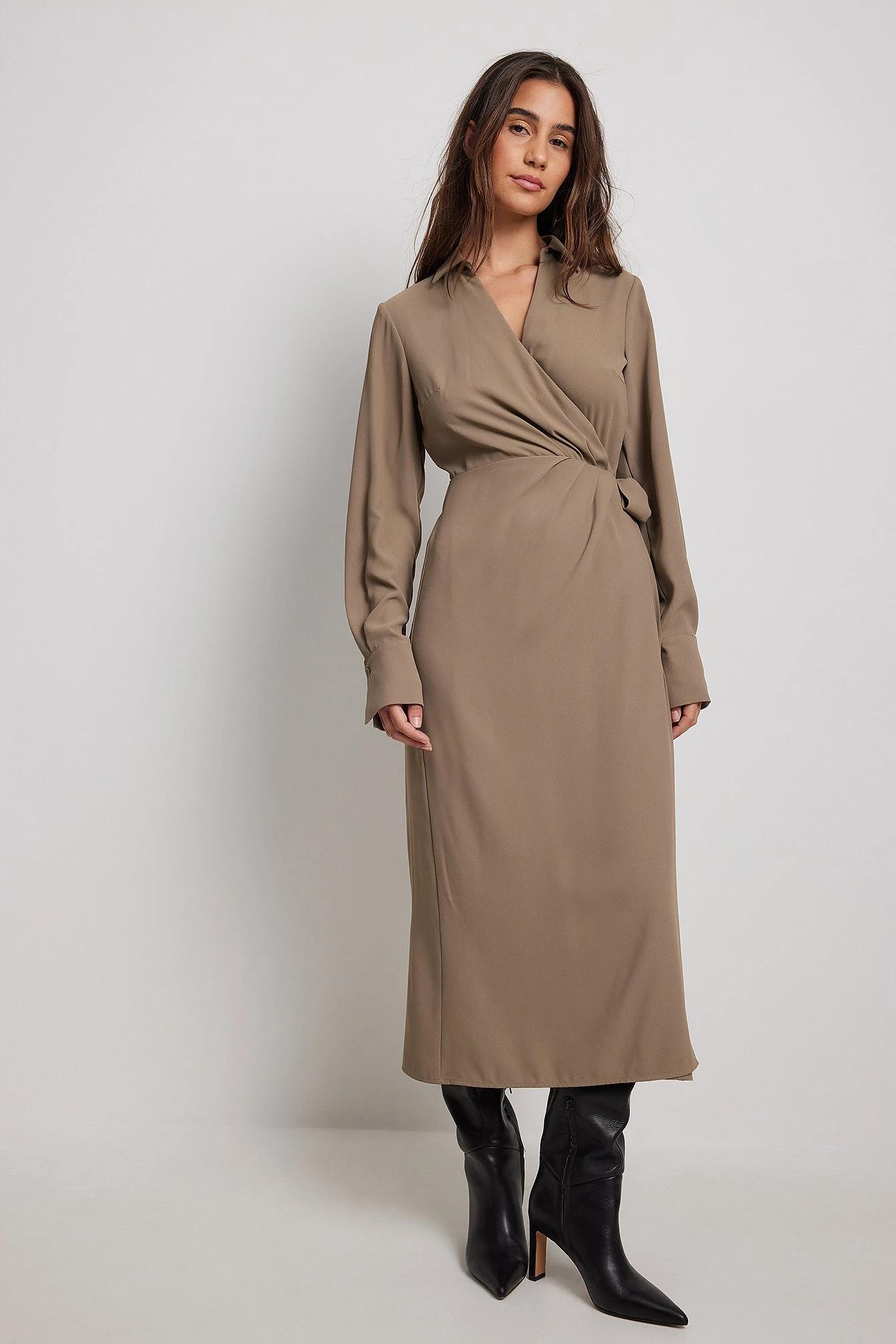 NA-KD Robe Mi-longue Portefeuille – Image 10