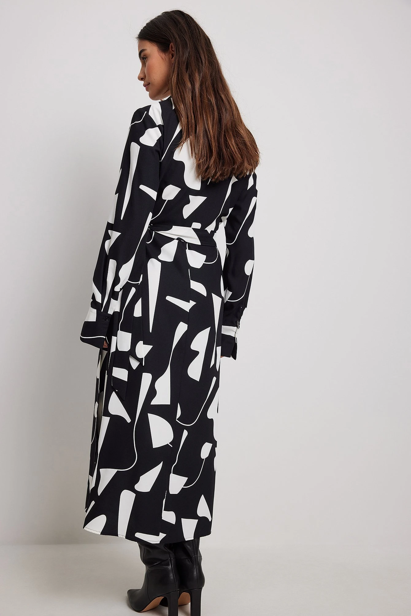 NA-KD Robe Mi-longue Portefeuille – Image 3